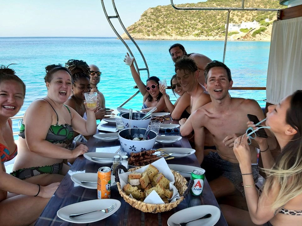 Aegeas excursion boat in Sifnos