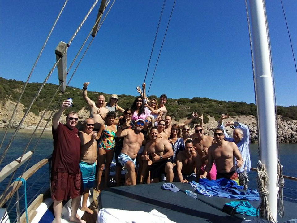 Daily cruises to Sifnos with the traditional wooden boat Aegeas