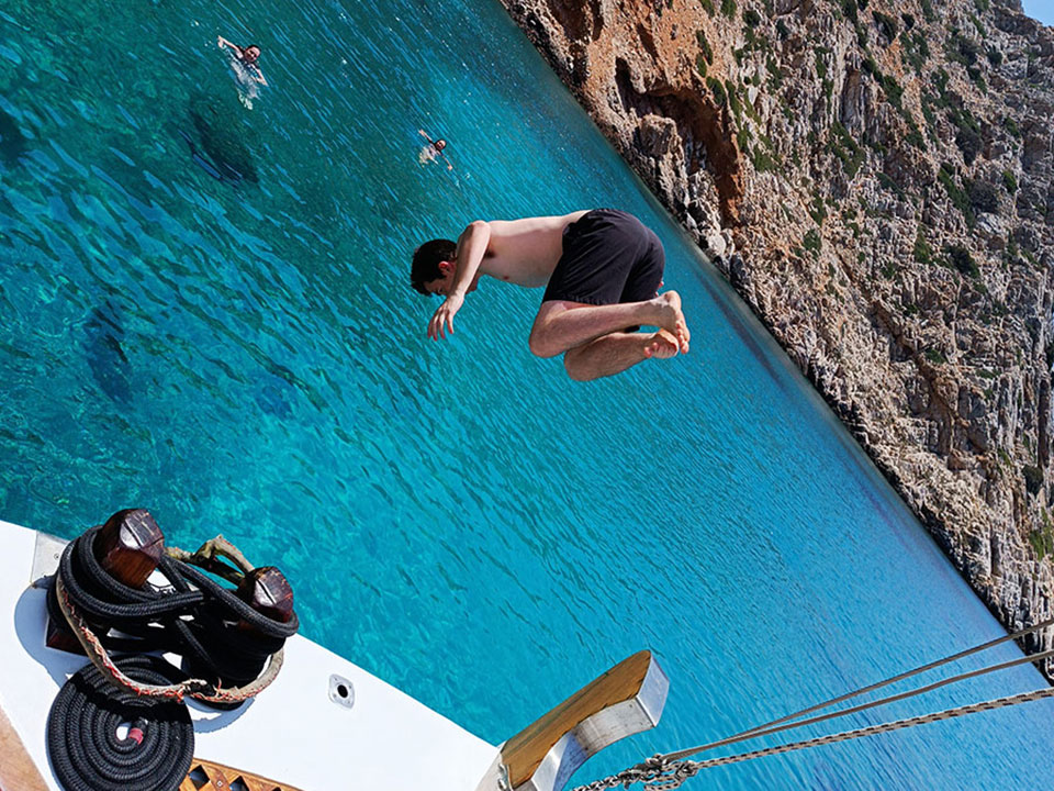 Diving from Aegeas boat in Sifnos