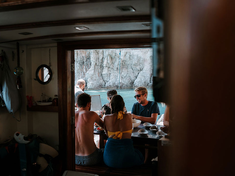 A group of friend enjoyes the cruise with Aegeas